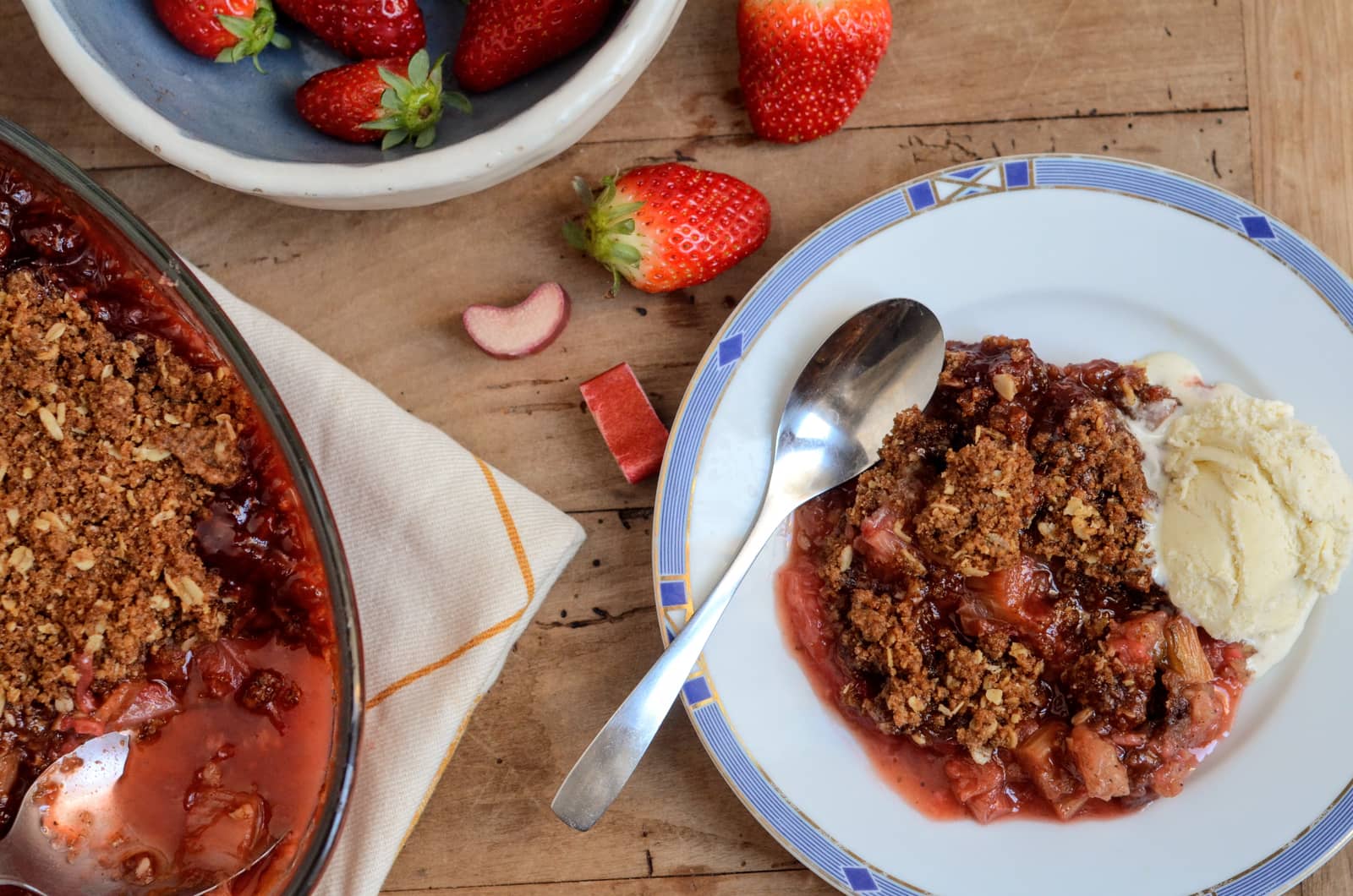 Strawberry rhubarb crisp