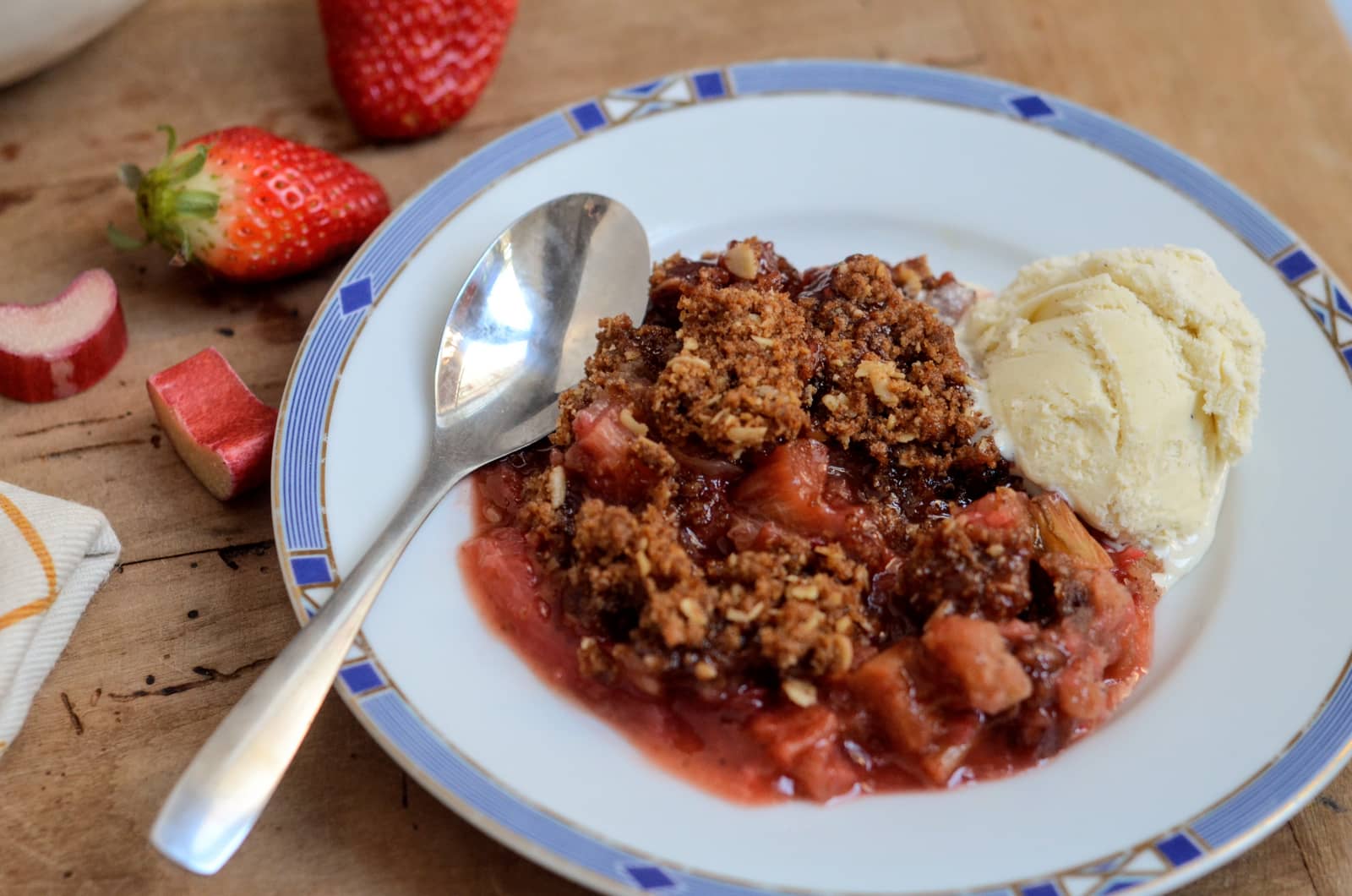 Strawberry rhubarb crisp