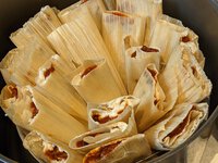 Illustration de la recette de Tamales rojos de pollo